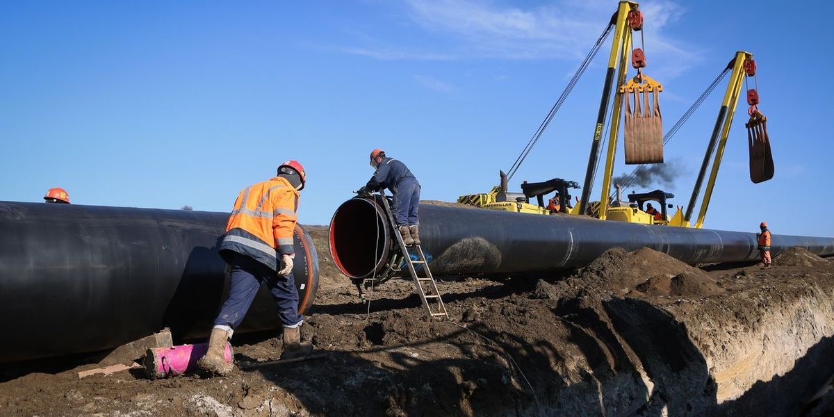 European pipeline construction crew
